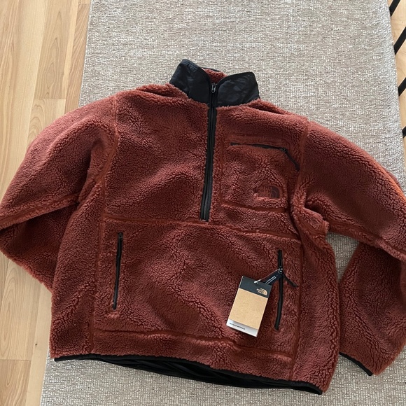 The North Fave extreme pile pullover - Picture 1 of 3